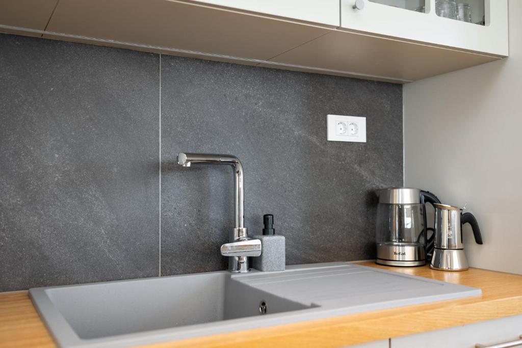 Kitchen sink with kettle and moka pot